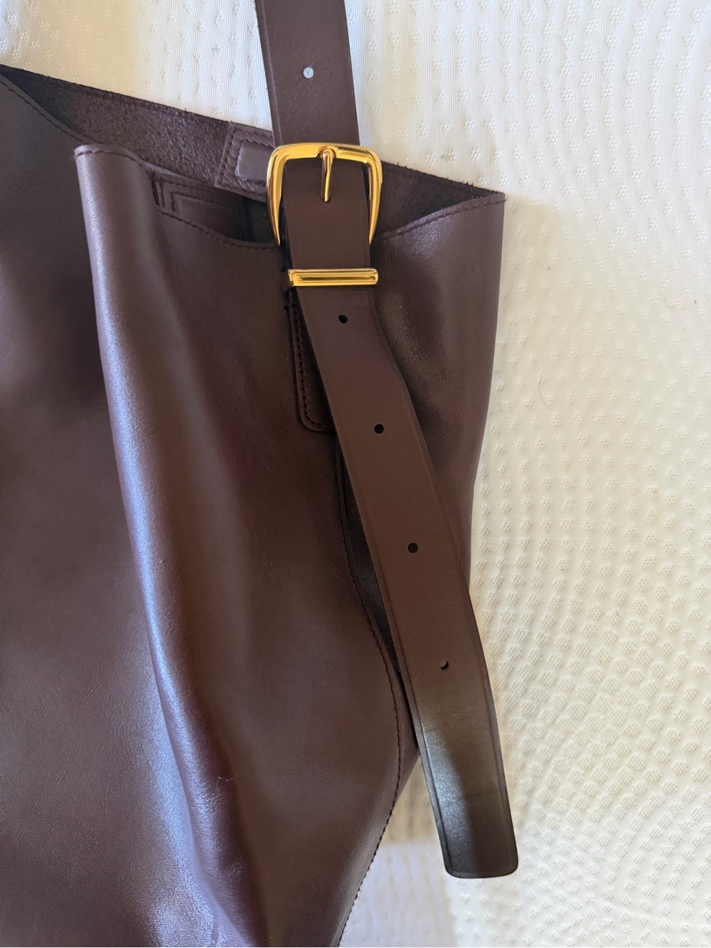 Madewell The Essential Bucket Tote in Dark Brown - Picture 4 of 5
